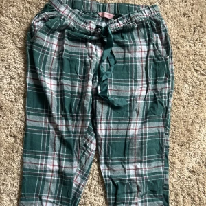 Pyjamasbyxor  - Rutiga tunna pyjamasbyxor 