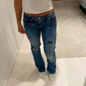 Lågmidjade jeans från ltb❣️ Nästan helt oanvända, inga skador. Köparen står för frakt❣️