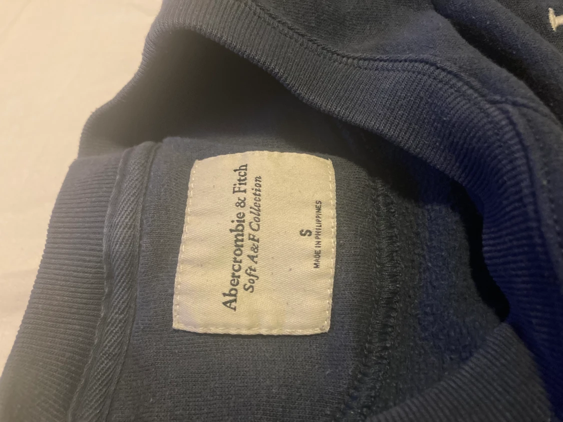 marinblå abercrombie tröja - 90