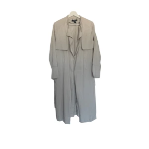 H&M trenchcoat  - Fint använt skick inga brister. Storlek 38 