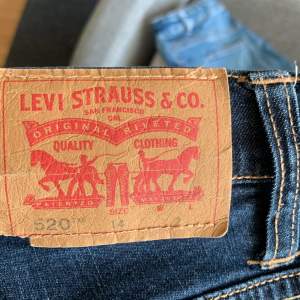 Levis jeans ganska gamla. Helt ok skick. Pris kan diskuteras.