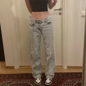 Flare low waist jeans  - Supersnygga flare low waist jeans från hm i storlek 34! Går att fixa fler bilder såklart!🫶🏻🫶🏻