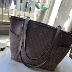 MK väska  - Fint skick 