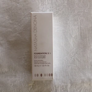 Natasha Denona Foundation - Köpte en foundation i fel nyans. Haft den tidigare och den är jättebra. Helt oanvänd, inte ens testad. Nypris: ca 450kr