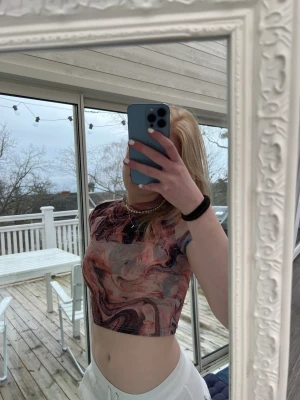 Shein topp - SUPER söt shein topp som är genomskinlig i ryggen men inte fram vilket jag tycker är fint:)  💕💕💕 Betalning via Swish, kund står för frakt  Mötas: Linköping, Motala, Borensberg💕