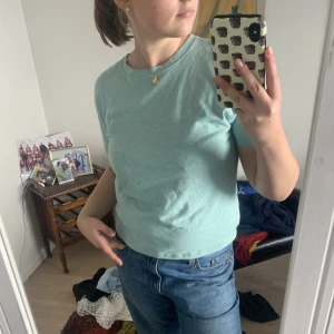 T-shirt i linne - Köpt på zara