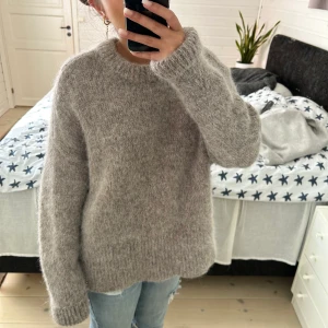 Stickad tröja - Jättefin stickad tröja från h&m, säljer då den inte kommit till användning! 💕