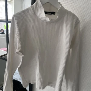 Långärmad tröja - En tröja från bik bok