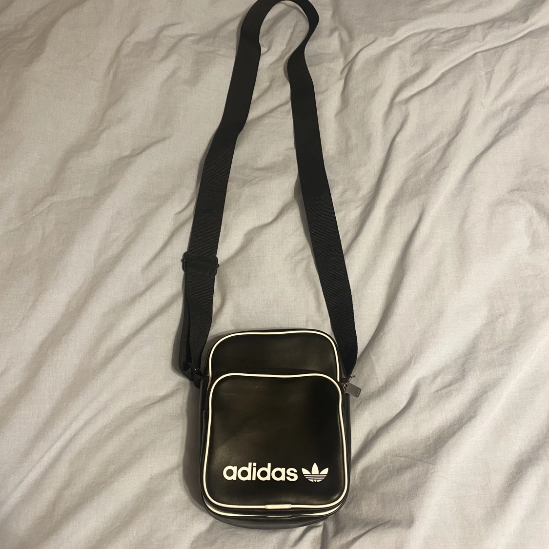 Adidas sidoväska