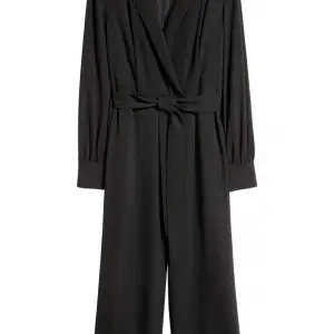 Ankellång jumpsuit med knytskärp från H&M. Ord pris 499 kr. Aldrig använd med etikett kvar