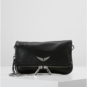 Zadig väska - Säljer min mini nano väska då den inte kommer till användning då jag knappt använder väskor, Den är köpt på plick och är använd men i bra skick (lånad bild)