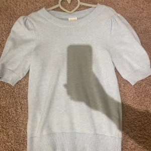 Tröja - En fin ljusblå tröja från Vila🩵