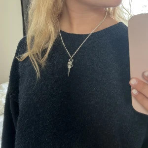 Halsband - Jätte jättefint silver halsband, då jag också har ett exakt likadant🤍🤍