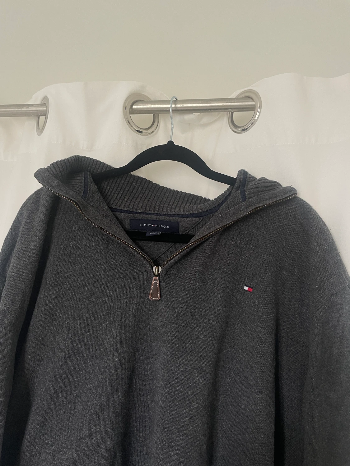 Tommy Hilfiger  - 90