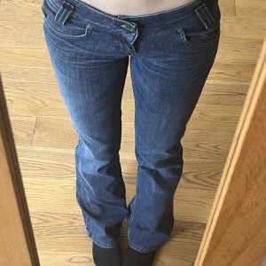 Jeans - Endast för att betalningen krånglade på förra annonsen. Plagget är redan köpt. 