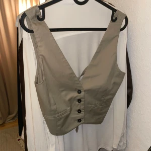  Asballt topp -  Asballtop redo att stylas!! Ursnygg öppen rygg också 