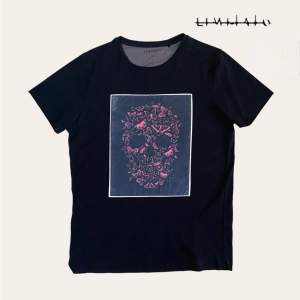 Limitato T-shirt ’Skull Flies 2017 Skick: mycket bra | Box: nej | Kvitto: nej