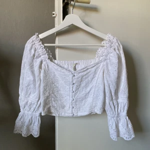 Topp från Nelly - Storlek 36, använd fåtal gånger men är i fint skick. Liten i storleken