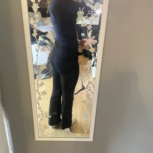 Kostymbyxor  - Säljer dessa skitsnygga kostymbyxor som tyvärr är för korta för mig, köpta på bikbok för 500 för ett år sedan men knappt använts sen dess.