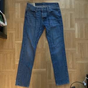 Jättesnygga jeans från Abercrombie & Fitch New York i rak retro passform.