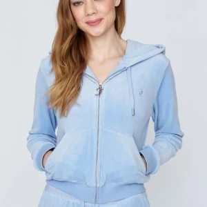 Juicy tröja  - Hej säljer denna juicy tröja då jag inte använder den längre.🥰 Är som i ny skick! Pris går att diskutera 