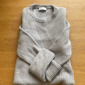 Tiger of Sweden tröja  - Säljer min brorsas tiger of Sweden tröja som han köpte för 1500kr den är i nästan perfekt skick.  Säljer för 650kr