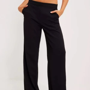 Low waist kostymbyxor  - Low waist kostymbyxor ifrån Nelly 