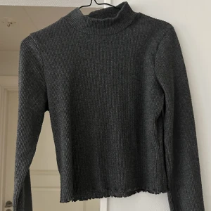 tröja - Stickad tröja från Gina Tricot! I bra skick! 💕