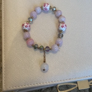 Armband  - Armband om du är internerad skriv privat 