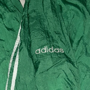 Vintage adidas - Gröna vintage tracksuit pants från adidas