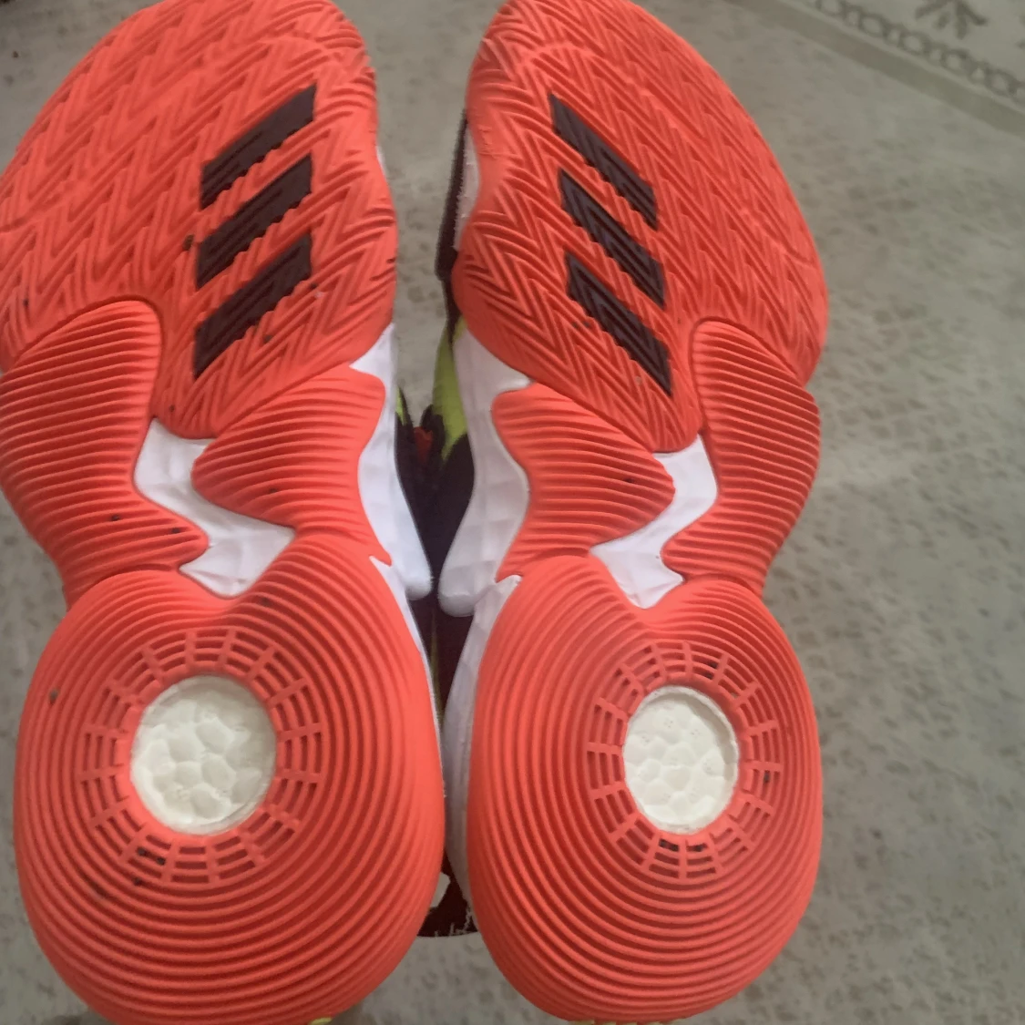 Säljer trae Young so so deef skor storlek 38  - 91