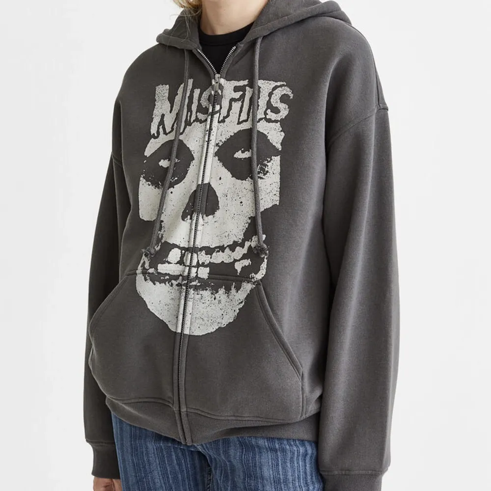 Sökes denna grå misfits hoodie i stl M-XL.. Hoodies.