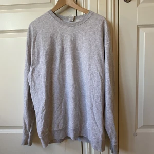 Fruit of the loom crewneck - Fet grå crewneck i grymt skick. Strl XL