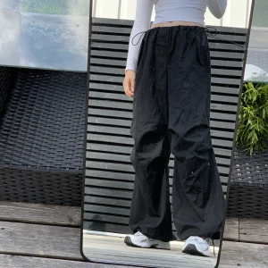 Byxor - Säljer snygga byxor från shein, använda fåtal gånger men i mycket bra skick🫶🏻