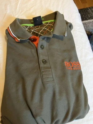 Hugo boss piké  - En fin piké utan några defekter skriv om ni har några funderingar kring varan 