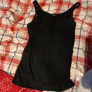 Svart linne  - Svart linne ifrån Amisu. Säljer för att de kommer inte till användning men också att det är för stort.