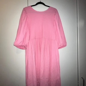 Klänning  - Använd en gång 