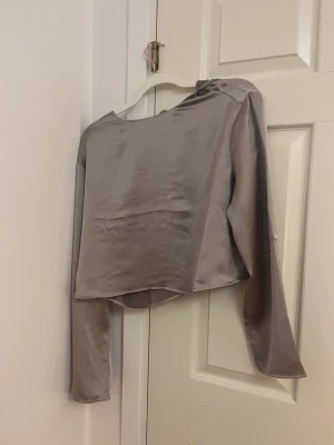 Topp från Hm - Helt ny topp från H&M aldrig använd strl L