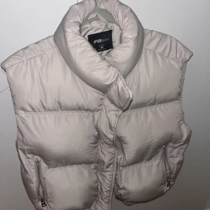 Helt ny väst  - Helt ny väst från New Yorker strl M 