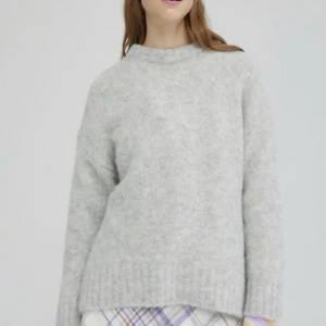 Stickad tröja  - Stickad grå tröja