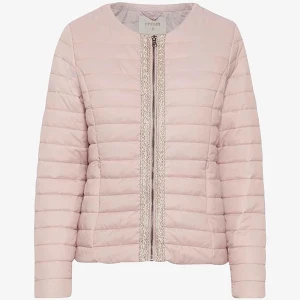 Höst jacka - Säljer nu min jättefina Cream jacka för endast 350kr. Nypris 800kr. Säljer för att den ej kommer till användning. Perfekt till hösten och våren!