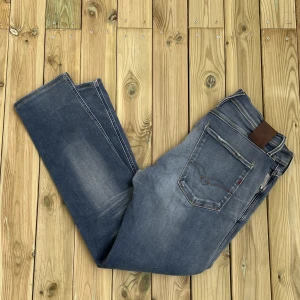 Replay Jeans  - Replay Jeans - storlek 33/32 - varan är fint skick - vid frågor eller funderingar är det bara att skriva!