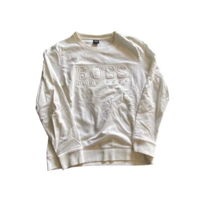 Hugo Boss sweater - Skick: 9/10 knappt använd  Strl: M