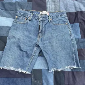 Avklippta gammla Levis jeans:) 505 modellen. Dm vid frågor