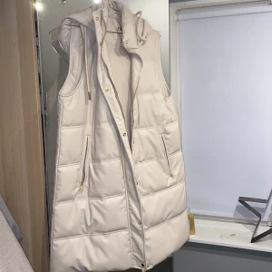 Zara läder väst - Fejk läder väst från zara