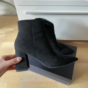 Boots  - Storlek 41 pris 299kr