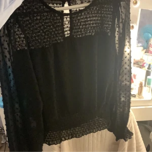 Blus  - Säljer denna fina blus pågrund av ingen användning 💗💗