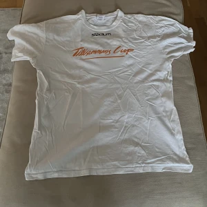 Adidas T-shirt - Storlek: L Skick: Jättebra Material: Bomull Extra info: Köpte år 2017