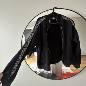 Karl Lagerfeld  - Zip hoodie, super fint skick