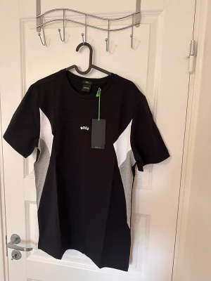 Boss - Helt ny! Mitt 500kr  Pris i affären ca 1000kr  Storlek M